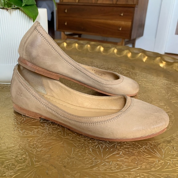 Frye Carson flats in beige - Picture 1 of 3